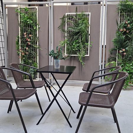 Monastiraki-Psiri, Old Town, 3-Bdr Apt, Sleep 6-10P, Spacious Court Yard Ateny Zewnętrze zdjęcie