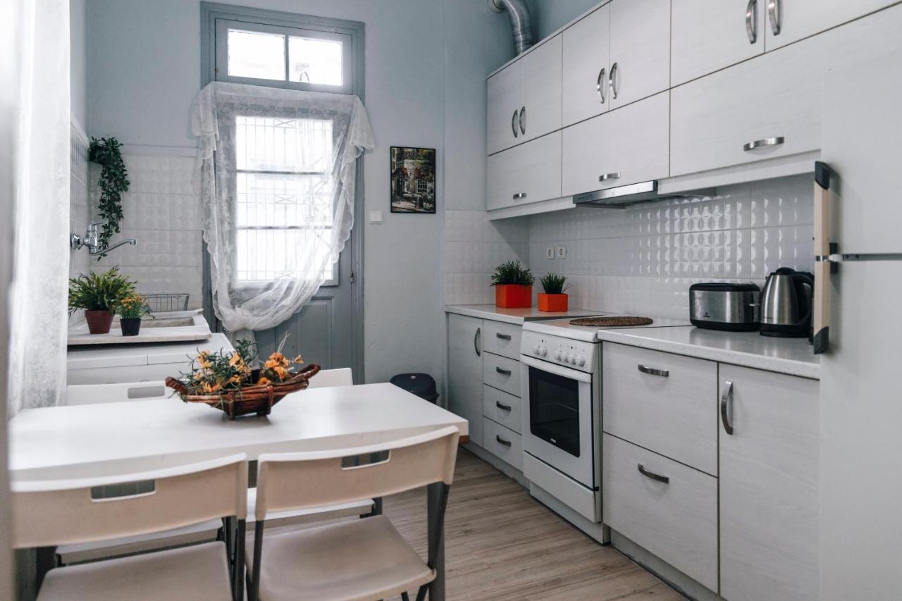 Monastiraki-Psiri, Old Town, 3-Bdr Apt, Sleep 6-10P, Spacious Court Yard Ateny Zewnętrze zdjęcie