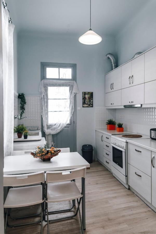 Monastiraki-Psiri, Old Town, 3-Bdr Apt, Sleep 6-10P, Spacious Court Yard Ateny Zewnętrze zdjęcie