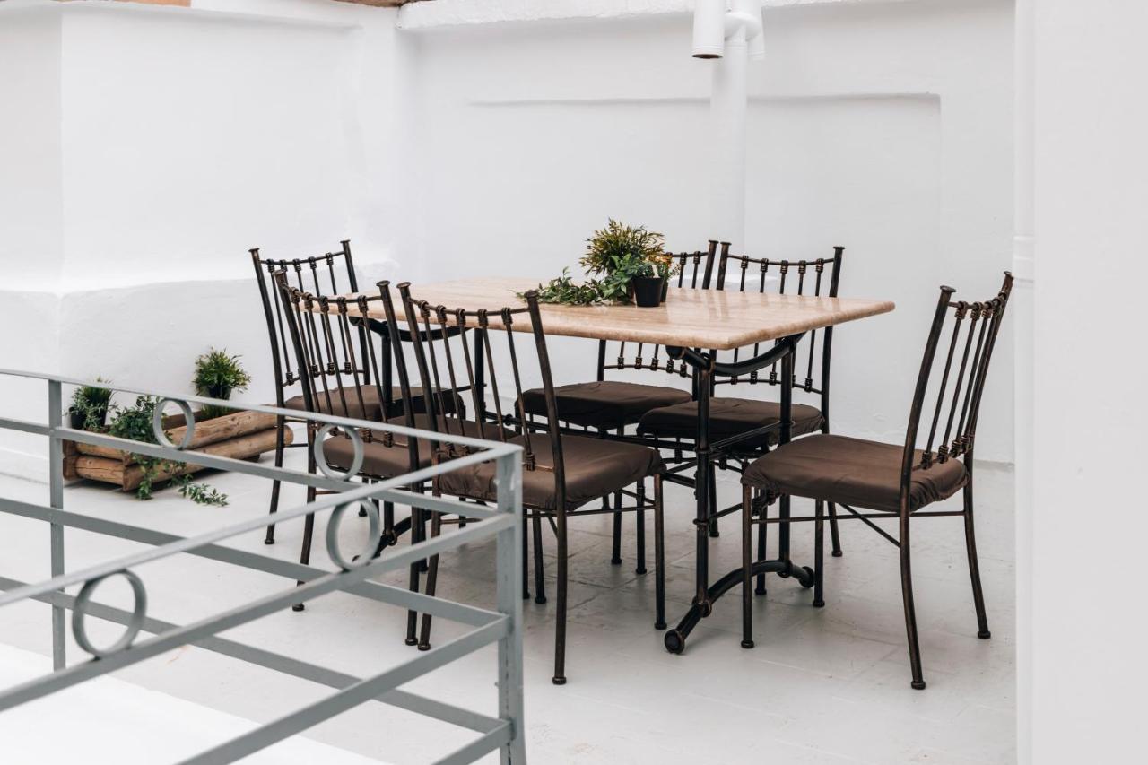 Monastiraki-Psiri, Old Town, 3-Bdr Apt, Sleep 6-10P, Spacious Court Yard Ateny Zewnętrze zdjęcie