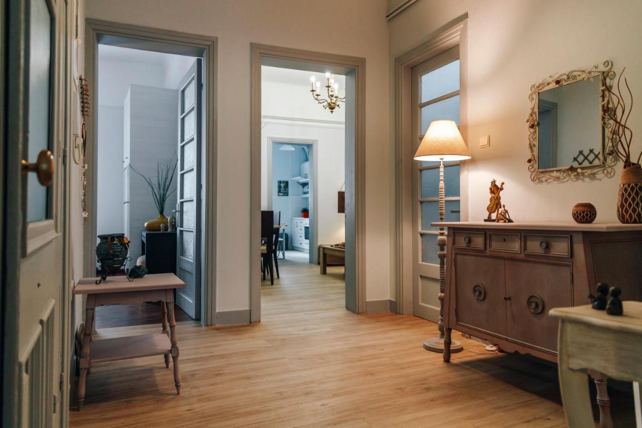 Monastiraki-Psiri, Old Town, 3-Bdr Apt, Sleep 6-10P, Spacious Court Yard Ateny Zewnętrze zdjęcie