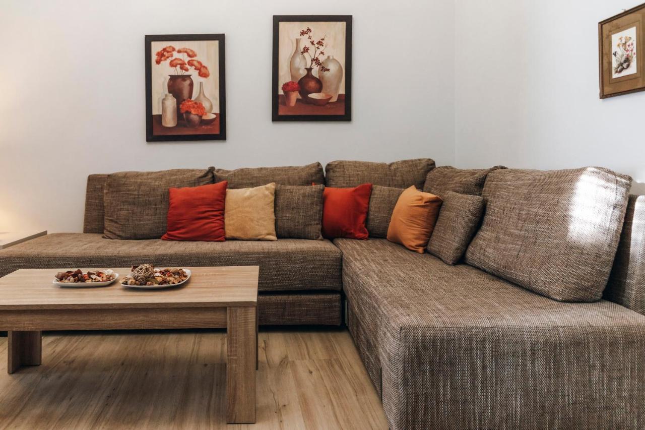 Monastiraki-Psiri, Old Town, 3-Bdr Apt, Sleep 6-10P, Spacious Court Yard Ateny Zewnętrze zdjęcie