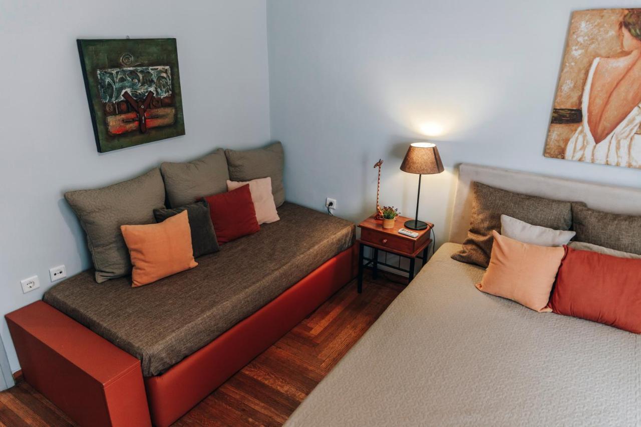 Monastiraki-Psiri, Old Town, 3-Bdr Apt, Sleep 6-10P, Spacious Court Yard Ateny Zewnętrze zdjęcie