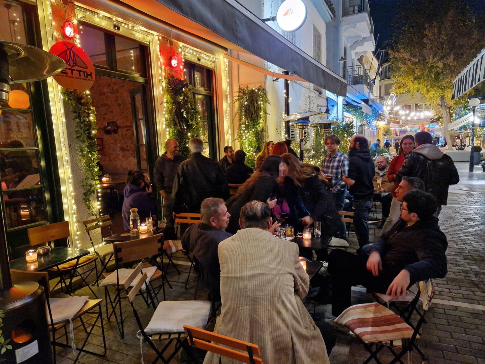 Monastiraki-Psiri, Old Town, 3-Bdr Apt, Sleep 6-10P, Spacious Court Yard Ateny Zewnętrze zdjęcie