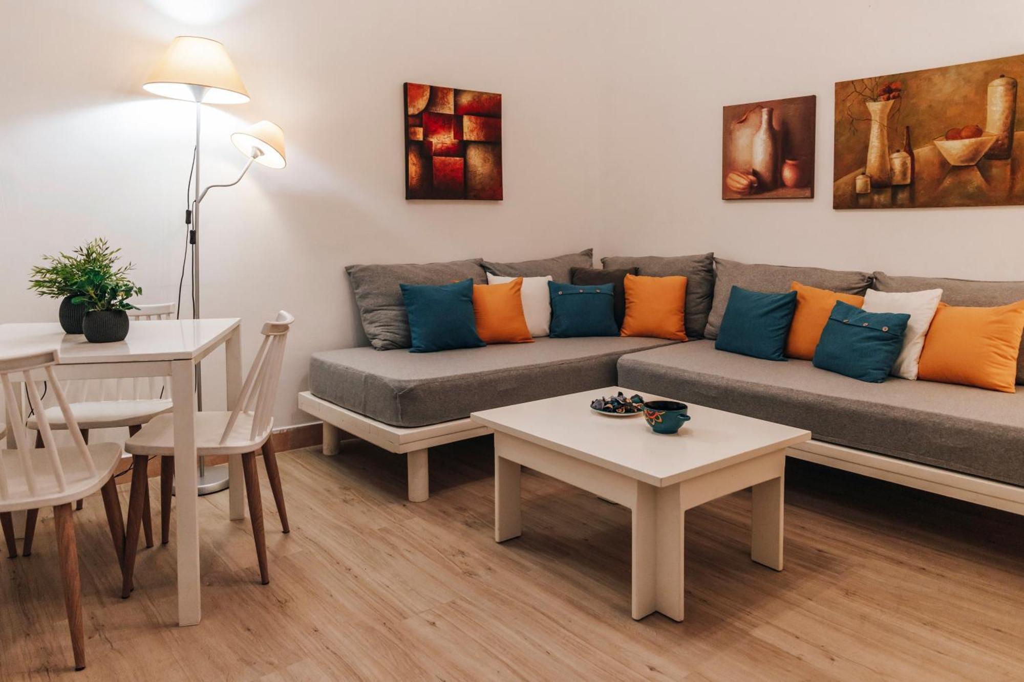 Monastiraki-Psiri, Old Town, 3-Bdr Apt, Sleep 6-10P, Spacious Court Yard Ateny Zewnętrze zdjęcie