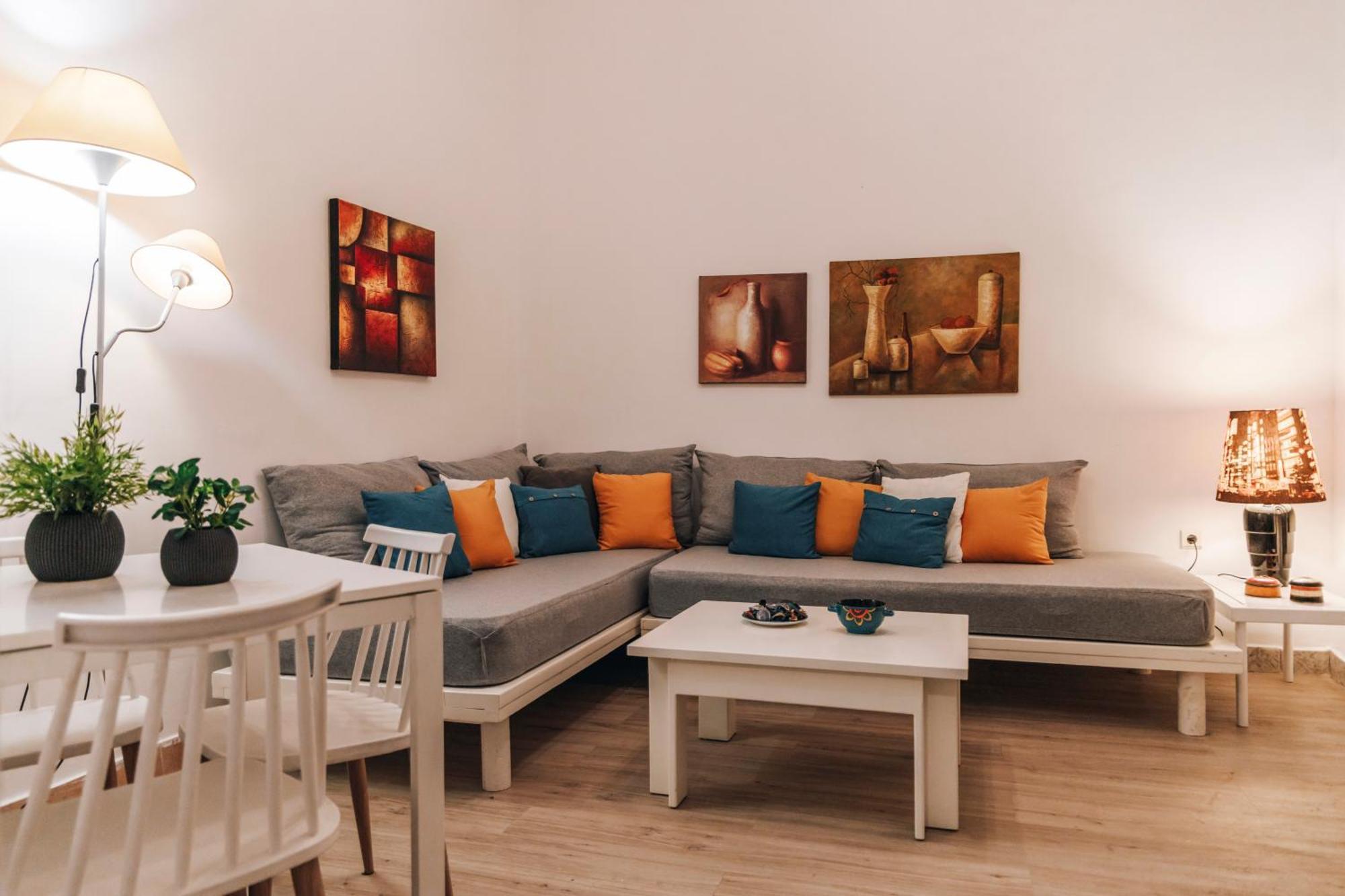 Monastiraki-Psiri, Old Town, 3-Bdr Apt, Sleep 6-10P, Spacious Court Yard Ateny Zewnętrze zdjęcie